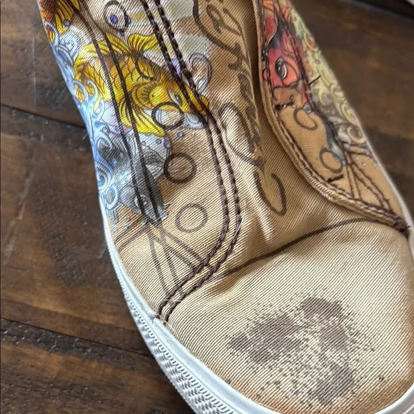 Ed Hardy Cream and Red Sneakers with Artistic Flair - Picture 5 of 8
